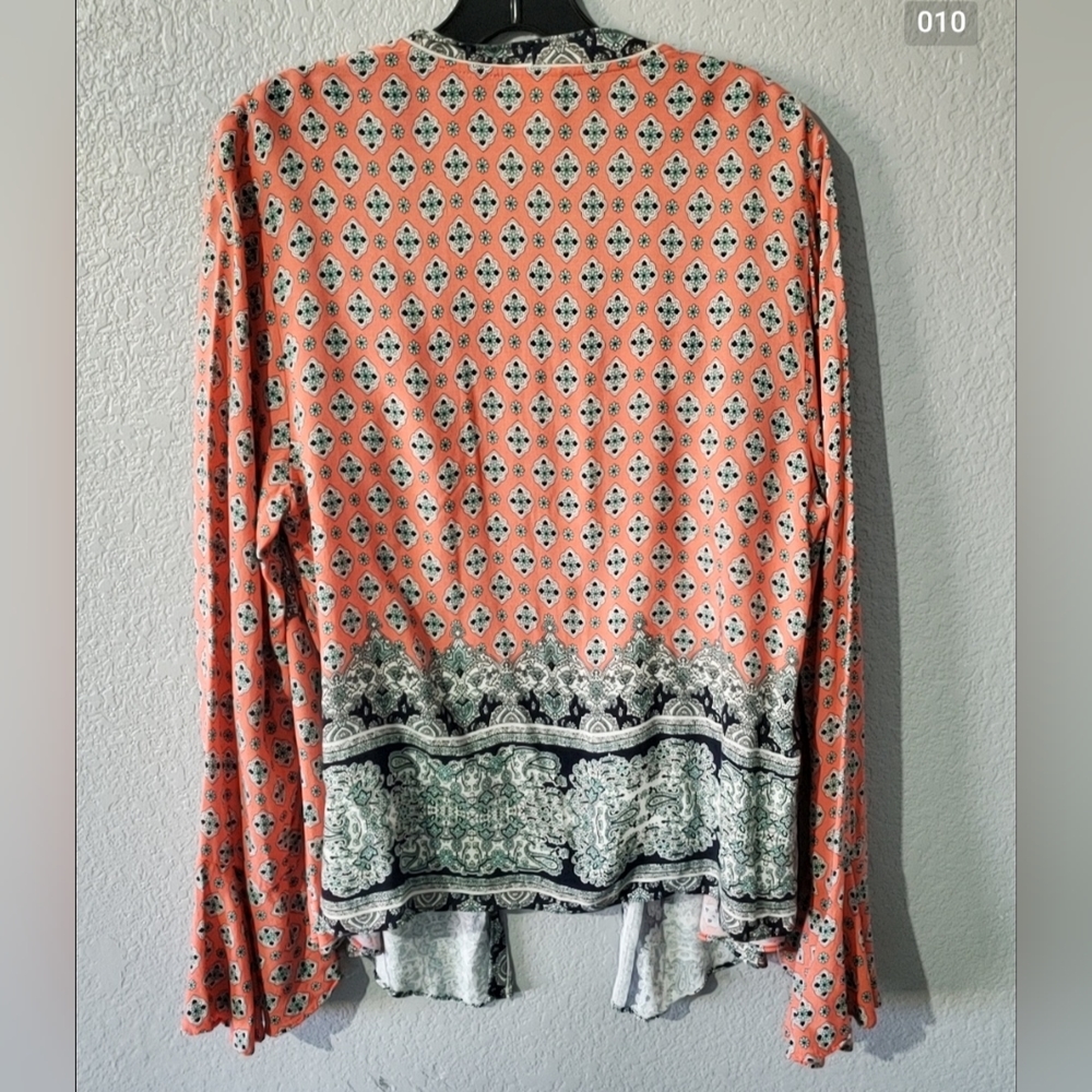Women's Multicolor Patterned Top - Picture 3 of 11